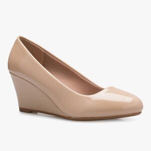 Elegant Cream Wedge Pumps (6.5)